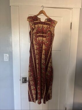 Bohemian Floral Sleeveless Maxi Dress in Beige and Red